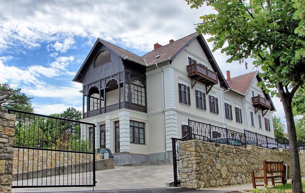 Boutique Hotel Annuska Balatonfured Exterior photo